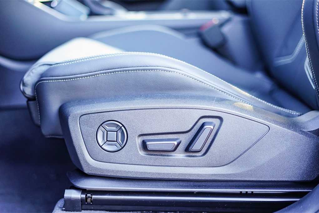 Thumbnail: 2025 Audi Q3 - 19