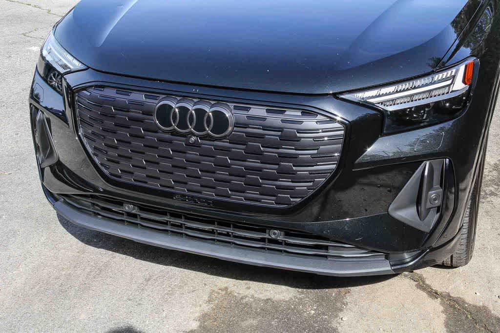 Thumbnail: 2025 Audi Q4 e-tron - 8