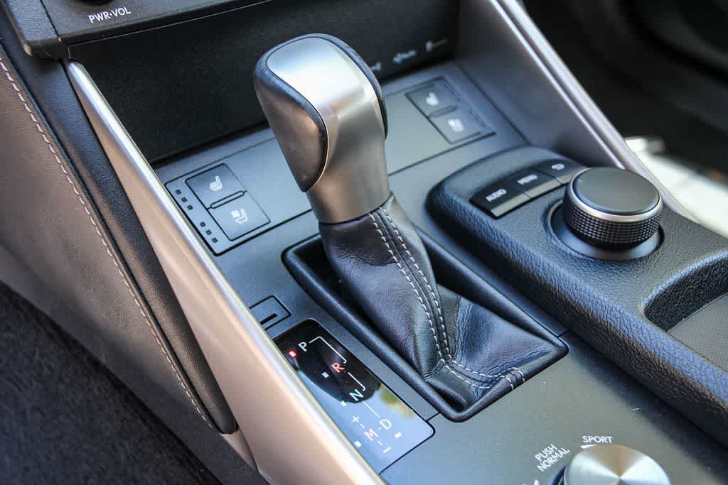 Thumbnail: 2016 Lexus IS - 20