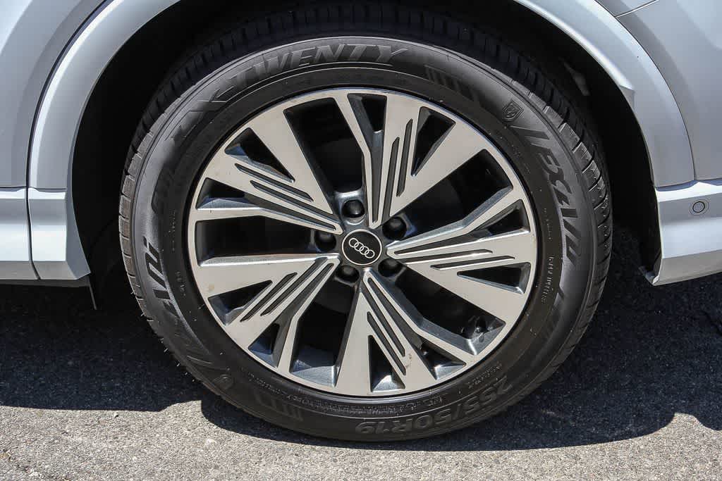 Thumbnail: 2023 Audi Q4 e-tron - 10