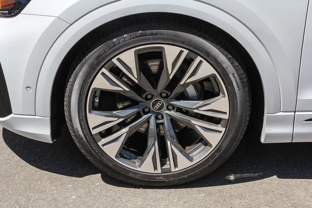 Thumbnail: 2026 Audi Q8 - 9