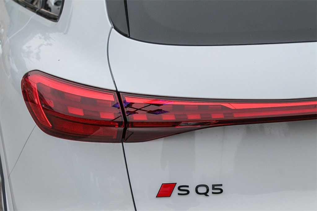 Thumbnail: 2025 Audi SQ5 - 7