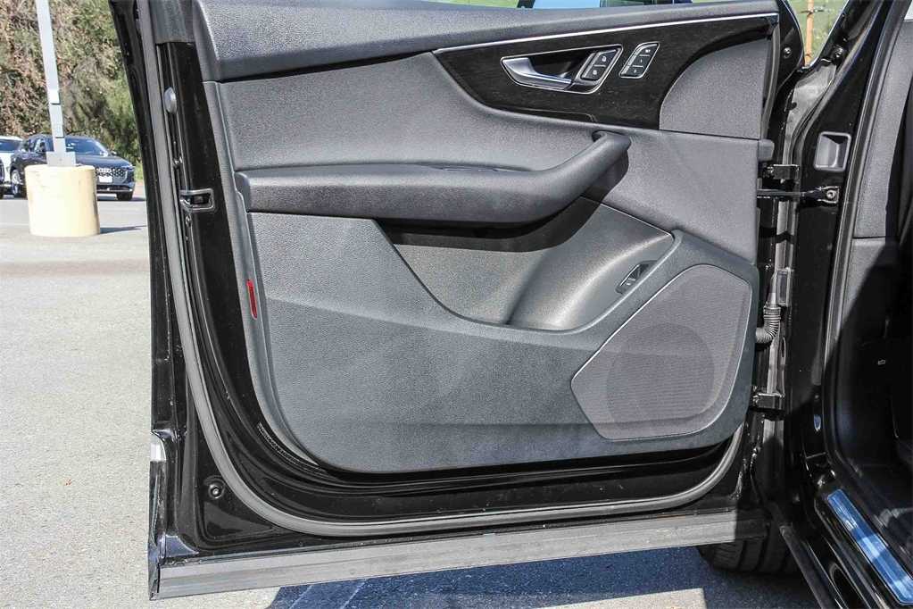 Thumbnail: 2023 Audi Q7 - 21