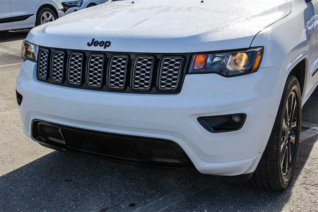 Thumbnail: 2018 Jeep Grand Cherokee - 8