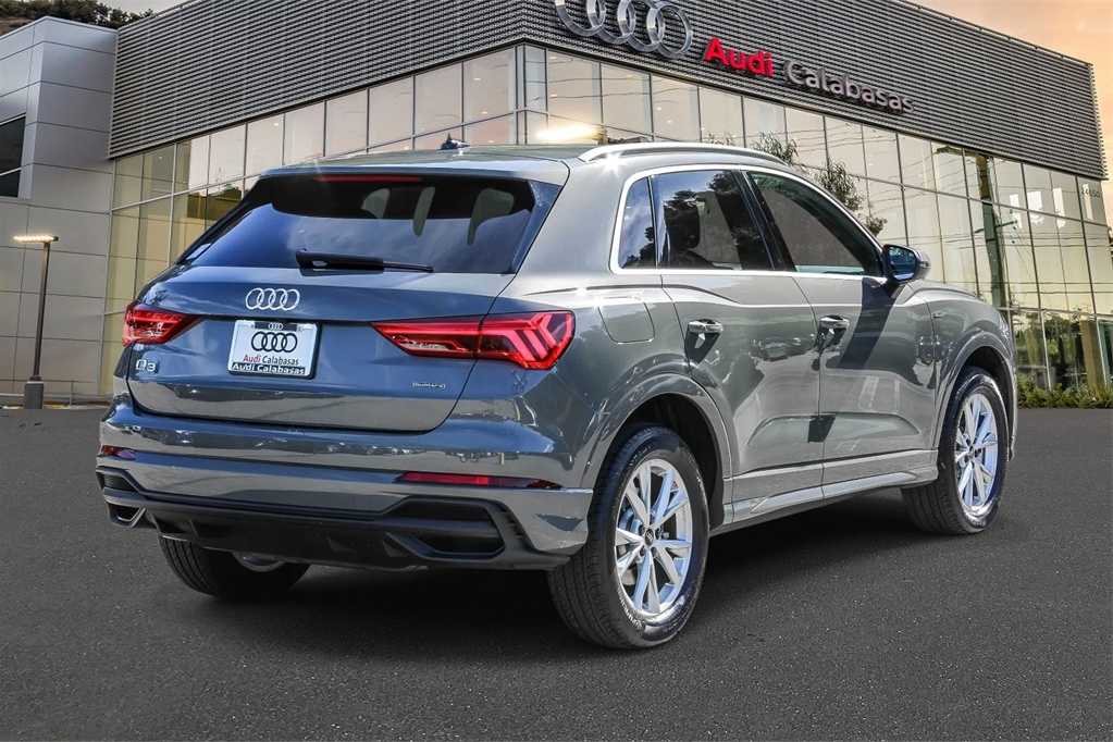 Thumbnail: 2025 Audi Q3 - 4