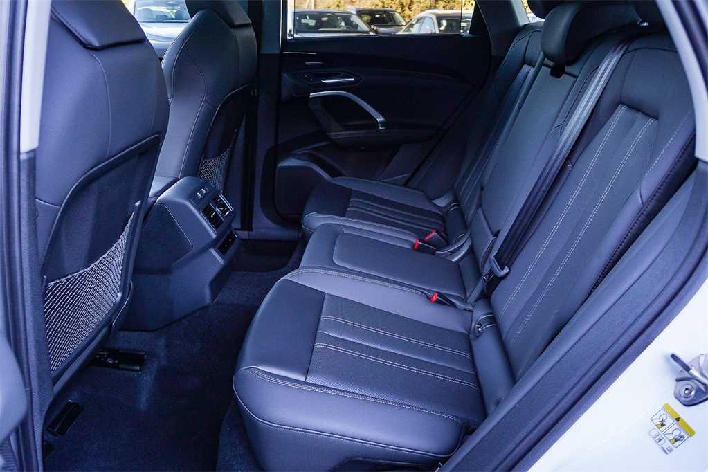 Thumbnail: 2025 Audi Q5 - 21