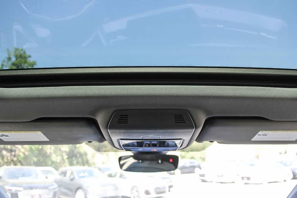 Thumbnail: 2023 Audi Q4 e-tron - 12