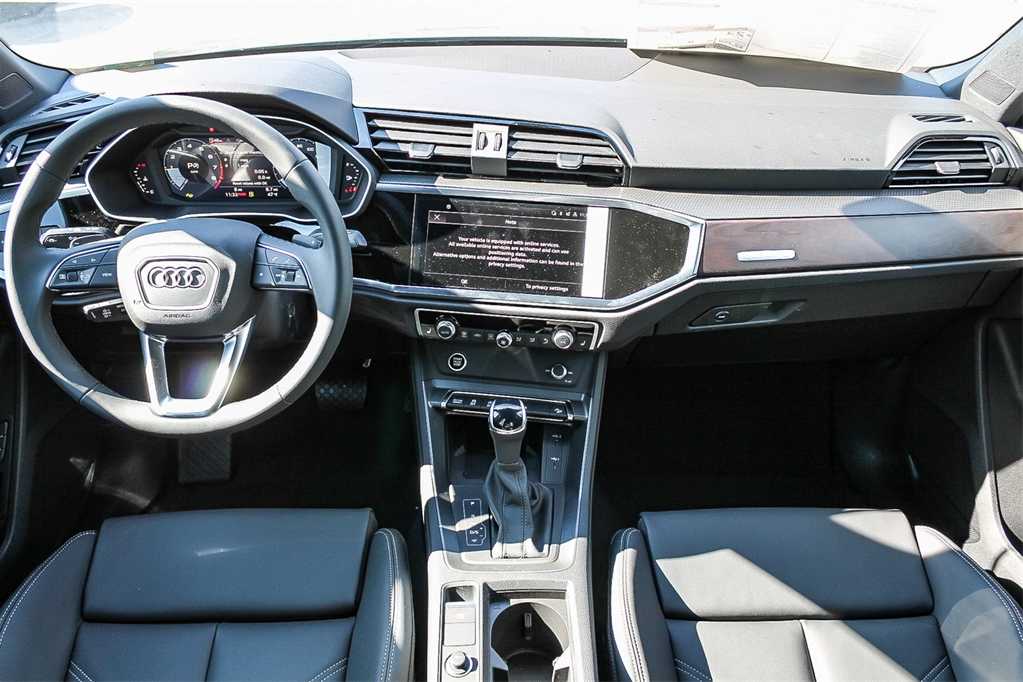 Thumbnail: 2025 Audi Q3 - 12