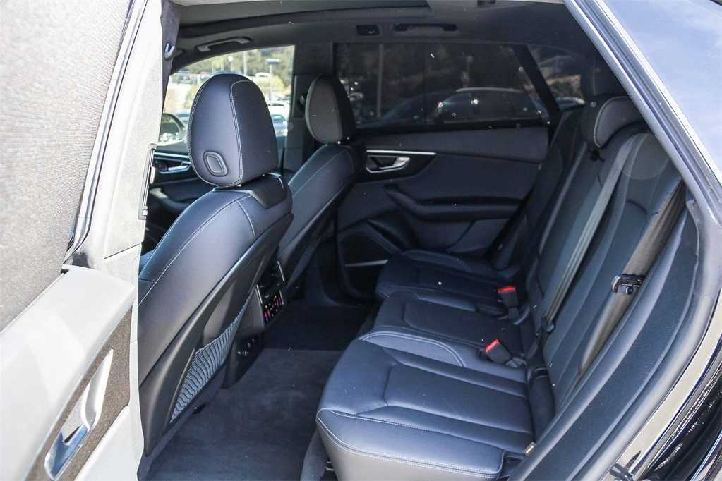 Thumbnail: 2025 Audi Q8 - 17