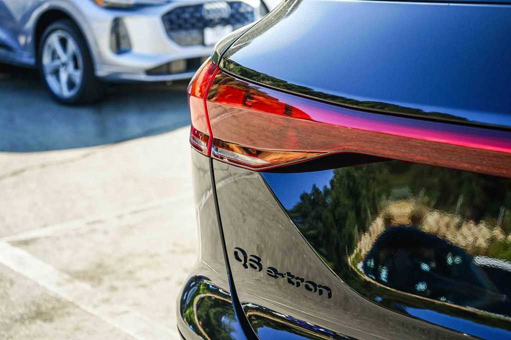 Thumbnail: 2027 Audi Q6 e-tron - 10