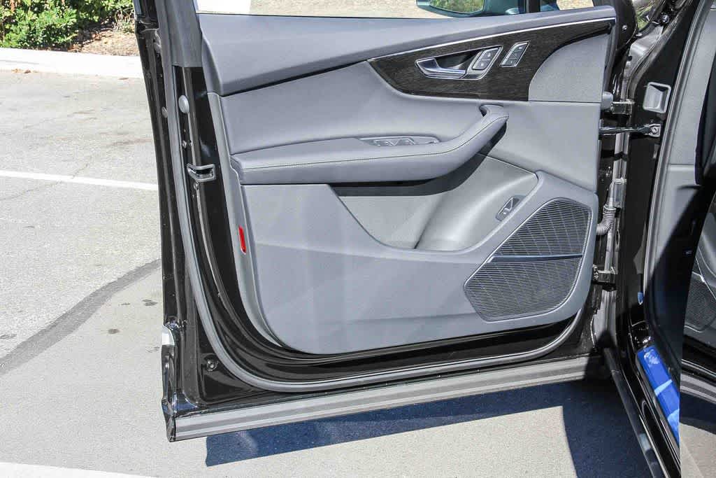 Thumbnail: 2025 Audi Q7 - 22