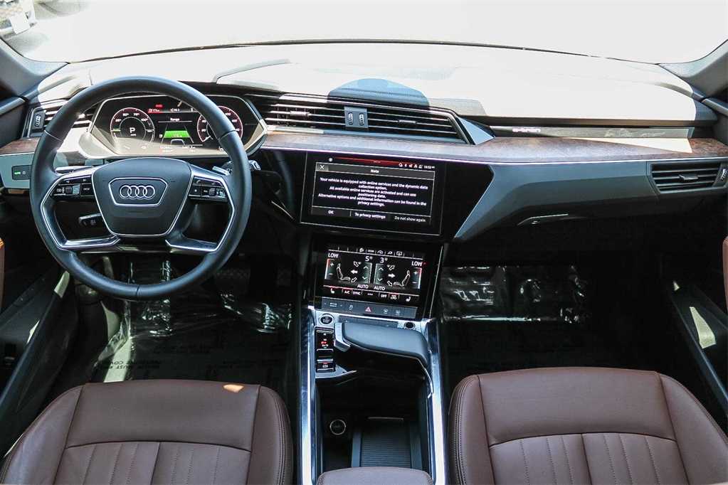 Thumbnail: 2022 Audi e-tron - 12