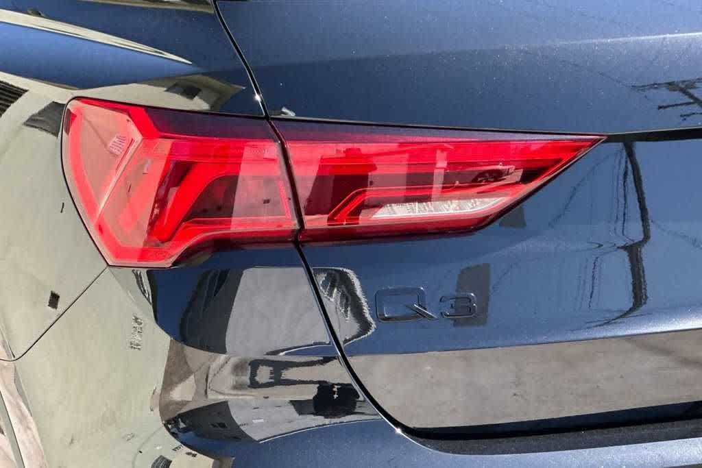 Thumbnail: 2025 Audi Q3 - 26