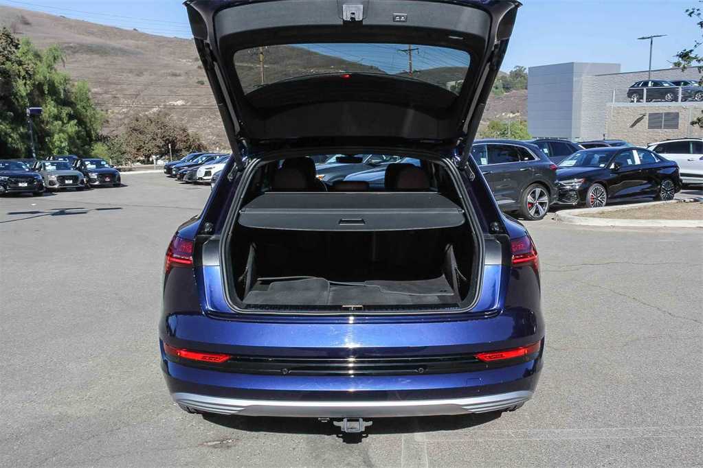 Thumbnail: 2022 Audi e-tron - 26