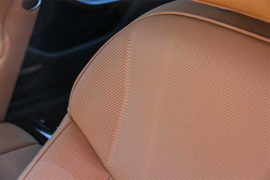 Thumbnail: 2025 Audi A8 - 25