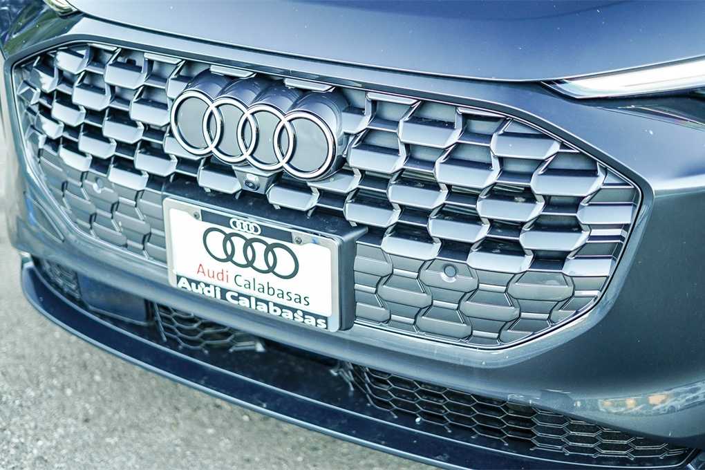 Thumbnail: 2025 Audi Q5 - 8