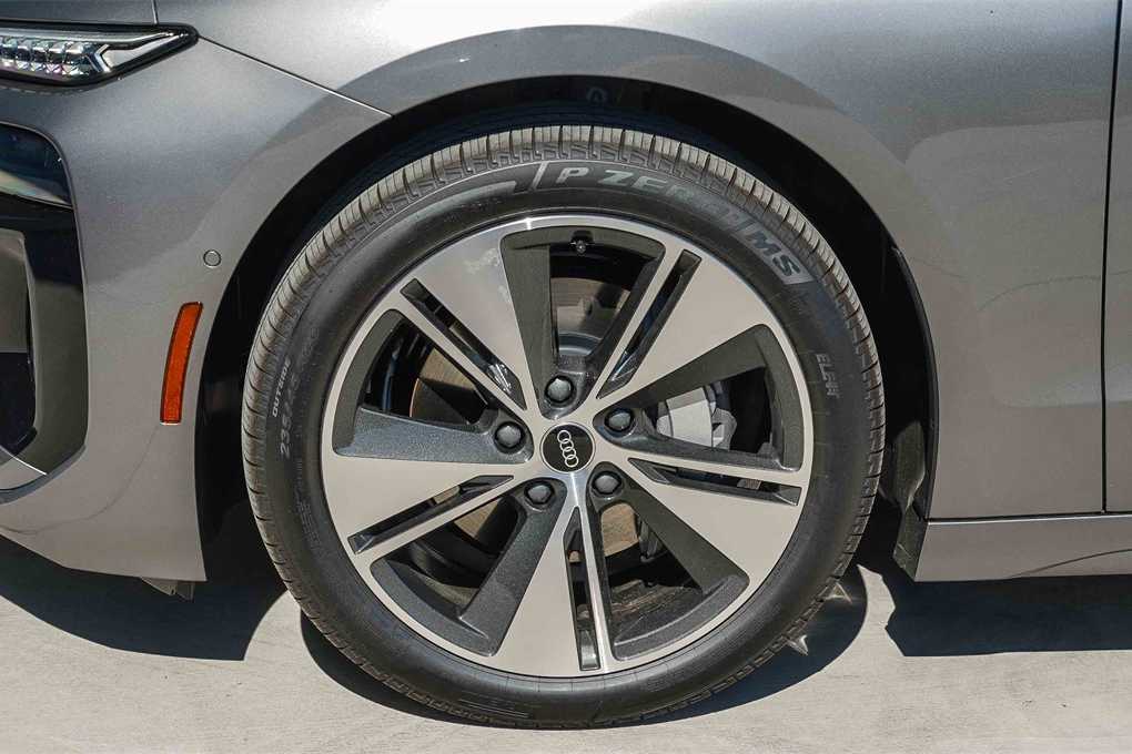 Thumbnail: 2025 Audi e-tron S - 10