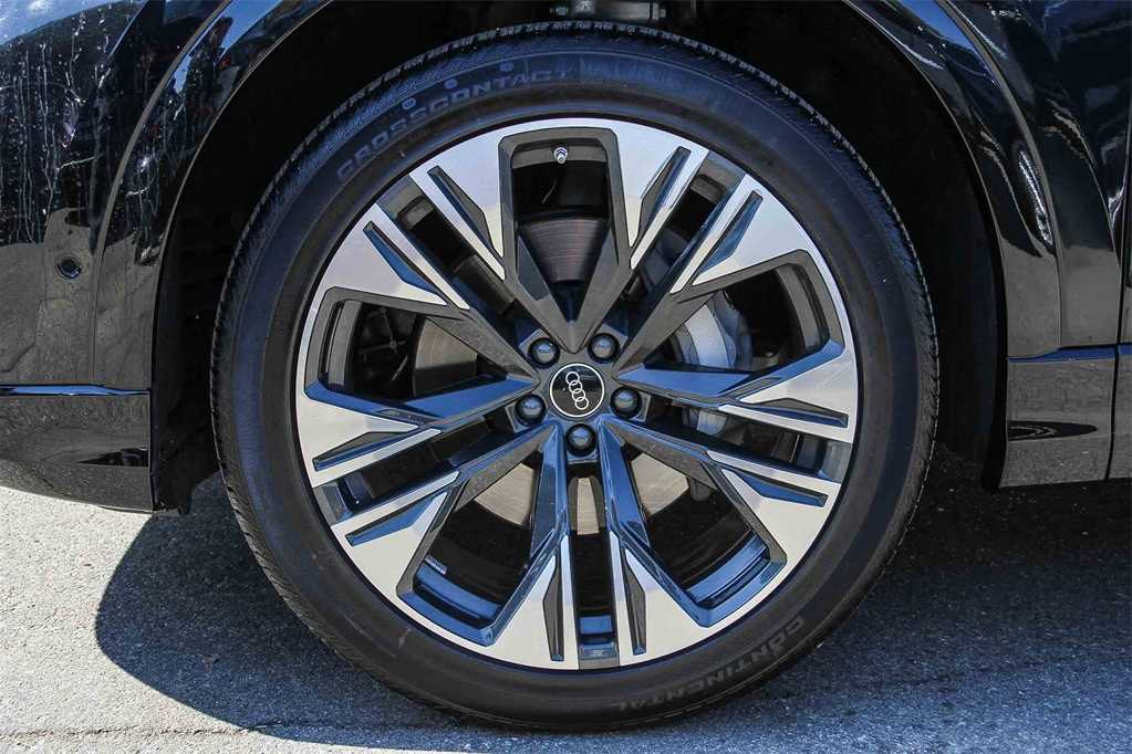 Thumbnail: 2025 Audi Q8 - 8