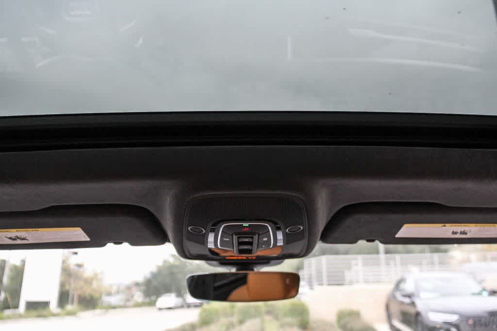 Thumbnail: 2026 Audi RS Q8 - 12