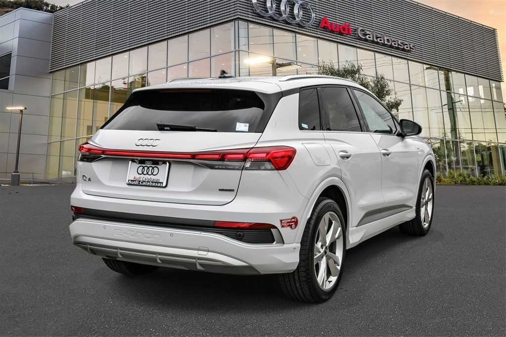 Thumbnail: 2023 Audi Q4 e-tron - 4
