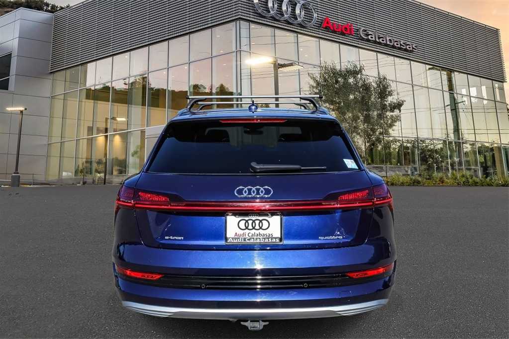 Thumbnail: 2022 Audi e-tron - 3