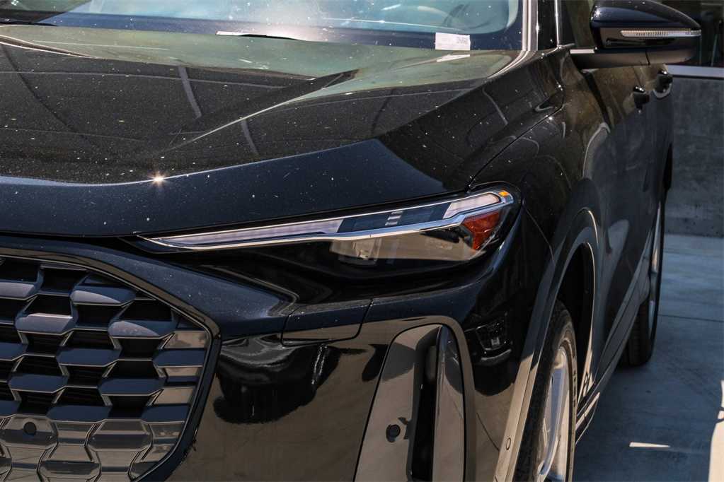 Thumbnail: 2025 Audi Q5 - 9