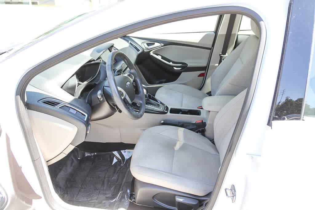 Thumbnail: 2017 Ford Focus - 17