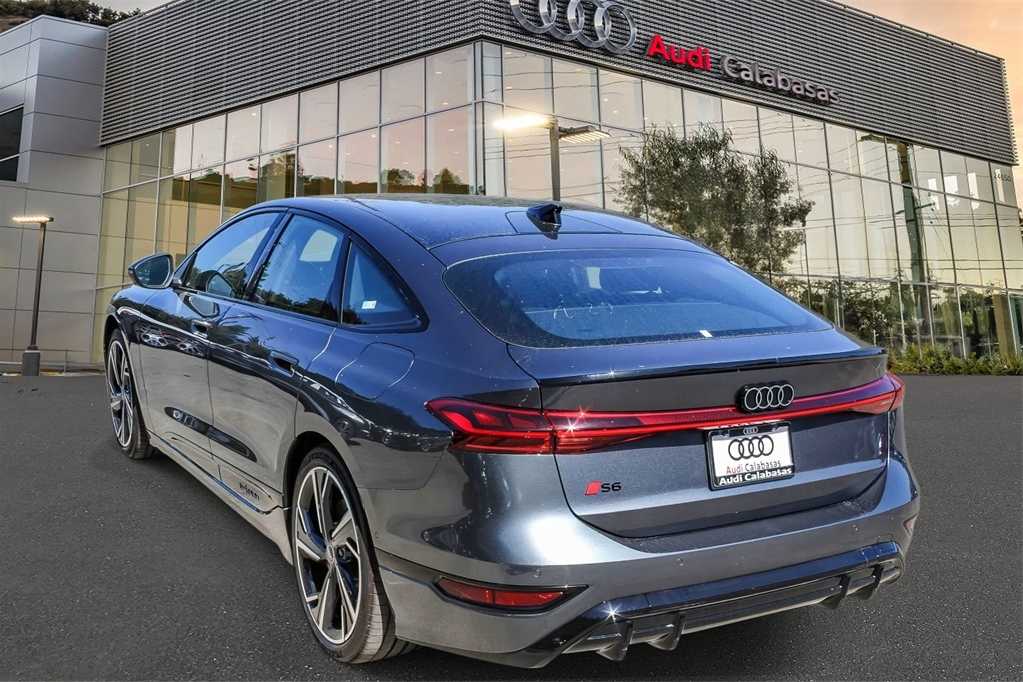 Thumbnail: 2025 Audi e-tron S - 2