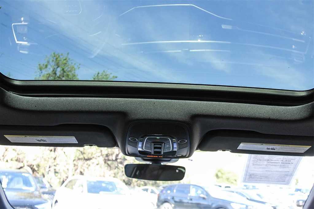 Thumbnail: 2025 Audi Q8 - 12