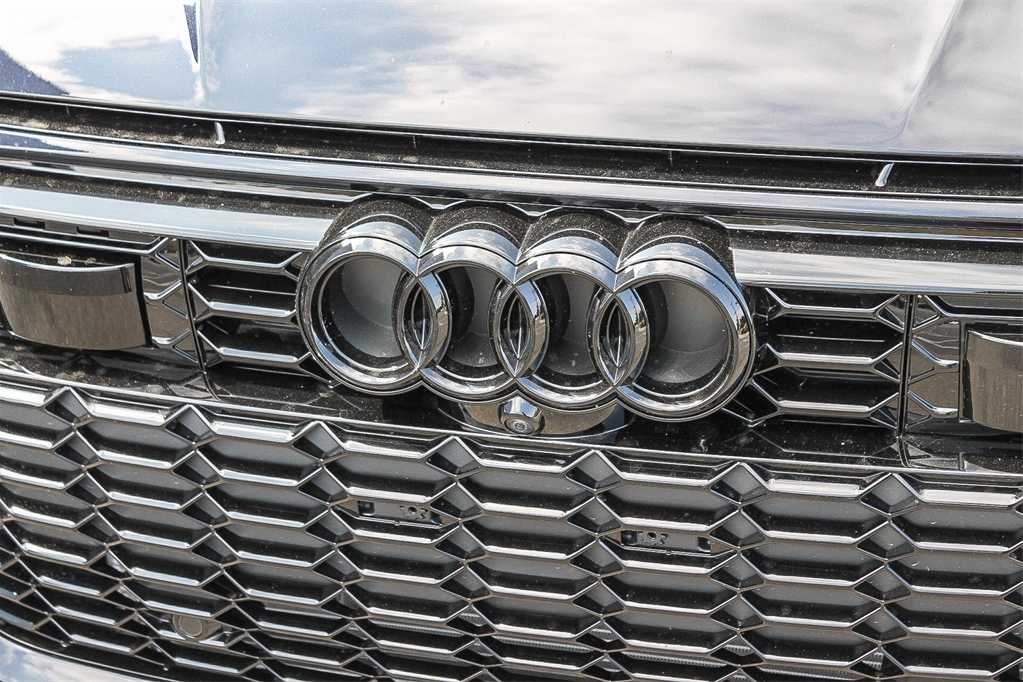 Thumbnail: 2025 Audi RS 6 - 9