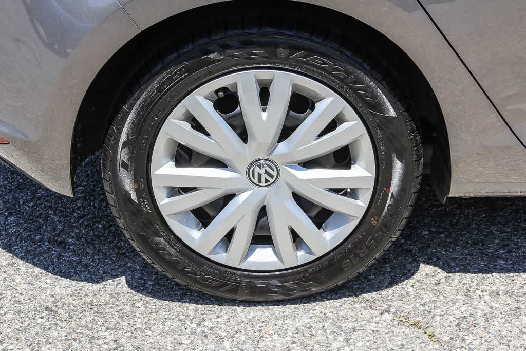 Thumbnail: 2015 Volkswagen e-Golf - 10