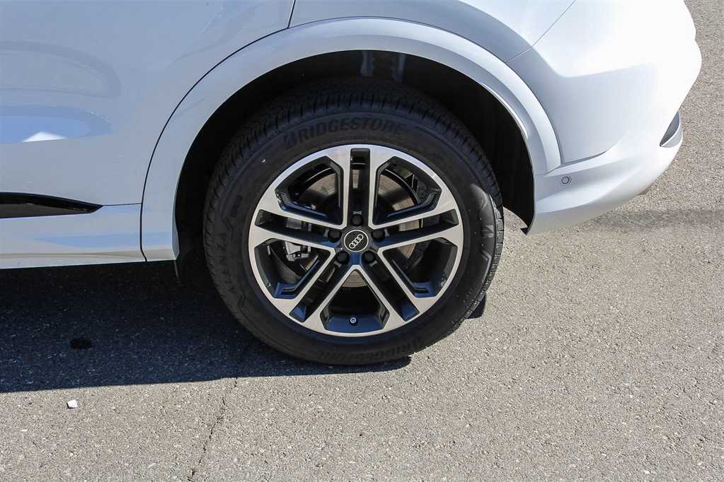 Thumbnail: 2025 Audi Q5 - 10