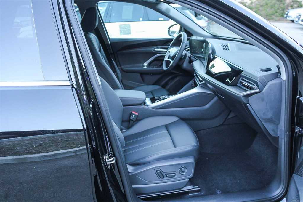 Thumbnail: 2025 Audi Q5 - 18