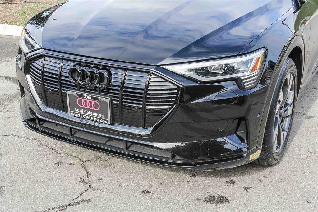 Thumbnail: 2022 Audi e-tron - 8