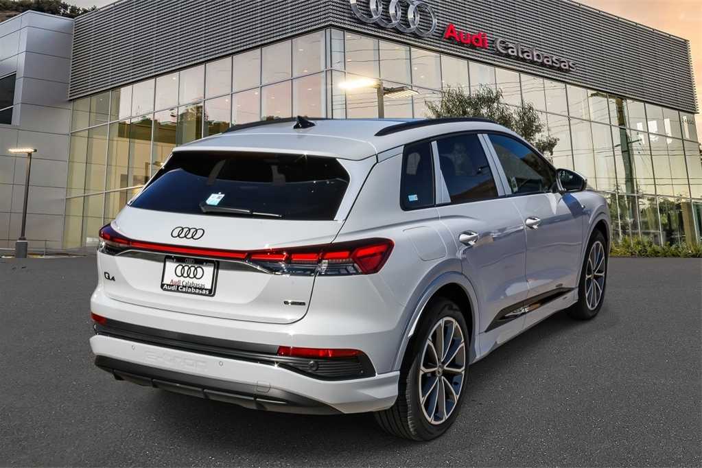 Thumbnail: 2026 Audi Q4 e-tron - 4
