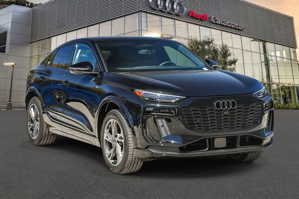 Thumbnail: 2027 Audi Q6 e-tron - 3