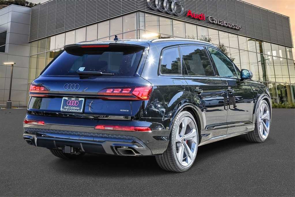 Thumbnail: 2026 Audi Q7 - 4