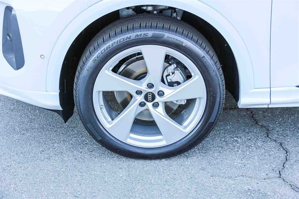 Thumbnail: 2025 Audi Q5 - 9