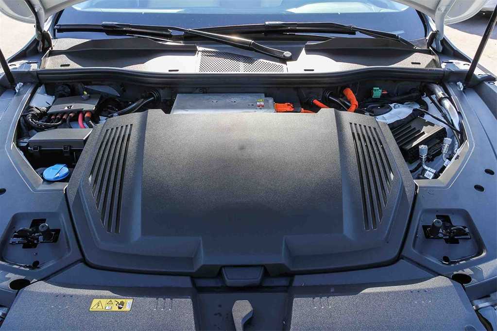 Thumbnail: 2024 Audi Q8 e-tron - 26