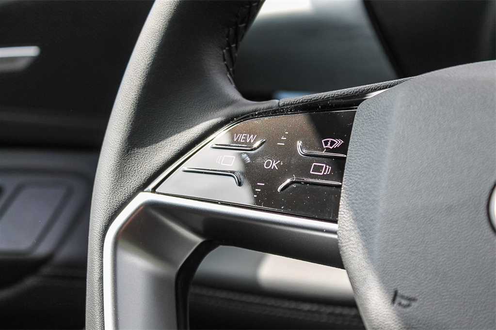 Thumbnail: 2025 Audi Q6 e-tron - 15
