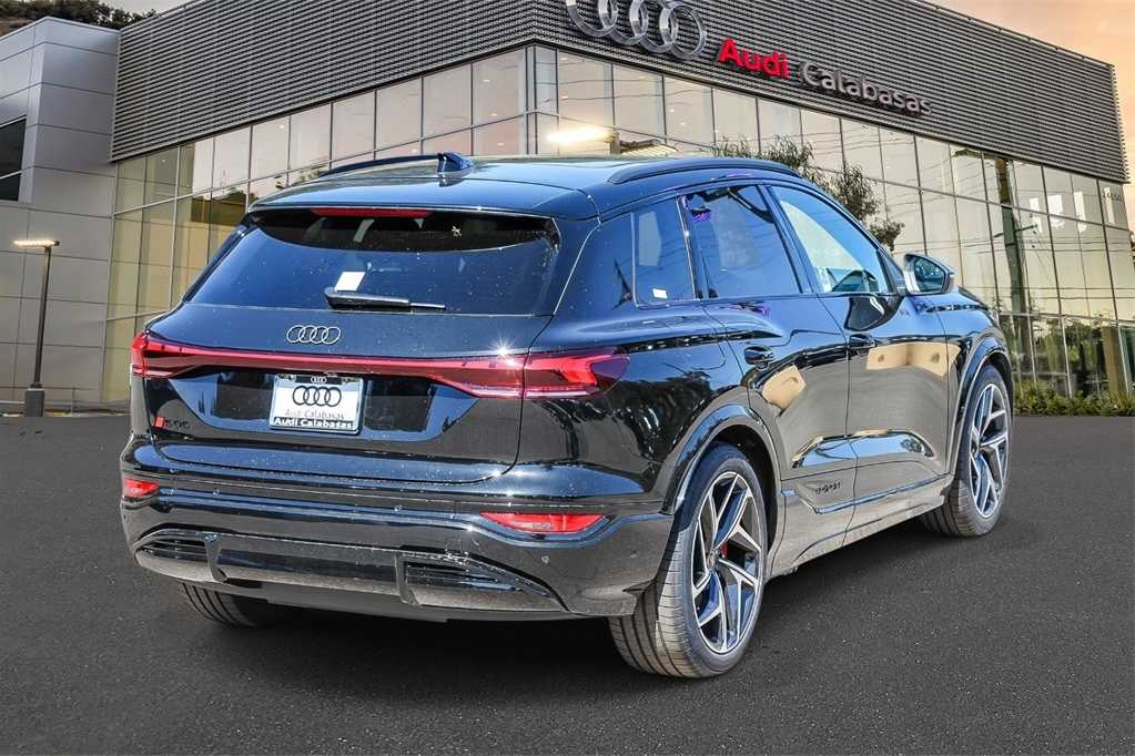 Thumbnail: 2025 Audi SQ6 e-tron - 4