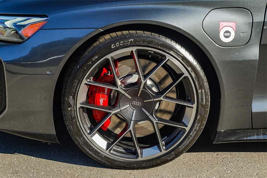 Thumbnail: 2026 Audi RS e-tron GT - 10