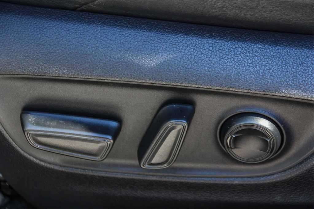 Thumbnail: 2019 Toyota RAV4 - 20