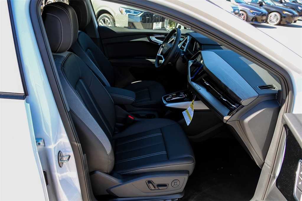 Thumbnail: 2026 Audi Q4 e-tron - 18