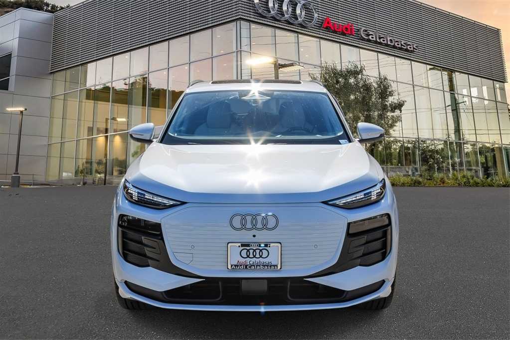 Thumbnail: 2025 Audi Q6 e-tron - 6