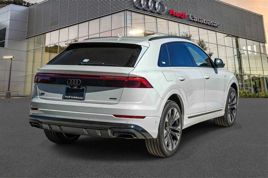 Thumbnail: 2025 Audi Q8 - 4