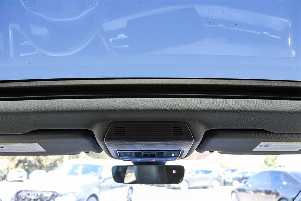 Thumbnail: 2025 Audi Q4 e-tron - 12