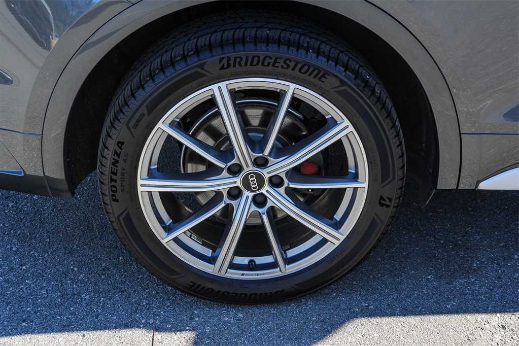 Thumbnail: 2022 Audi SQ5 - 10