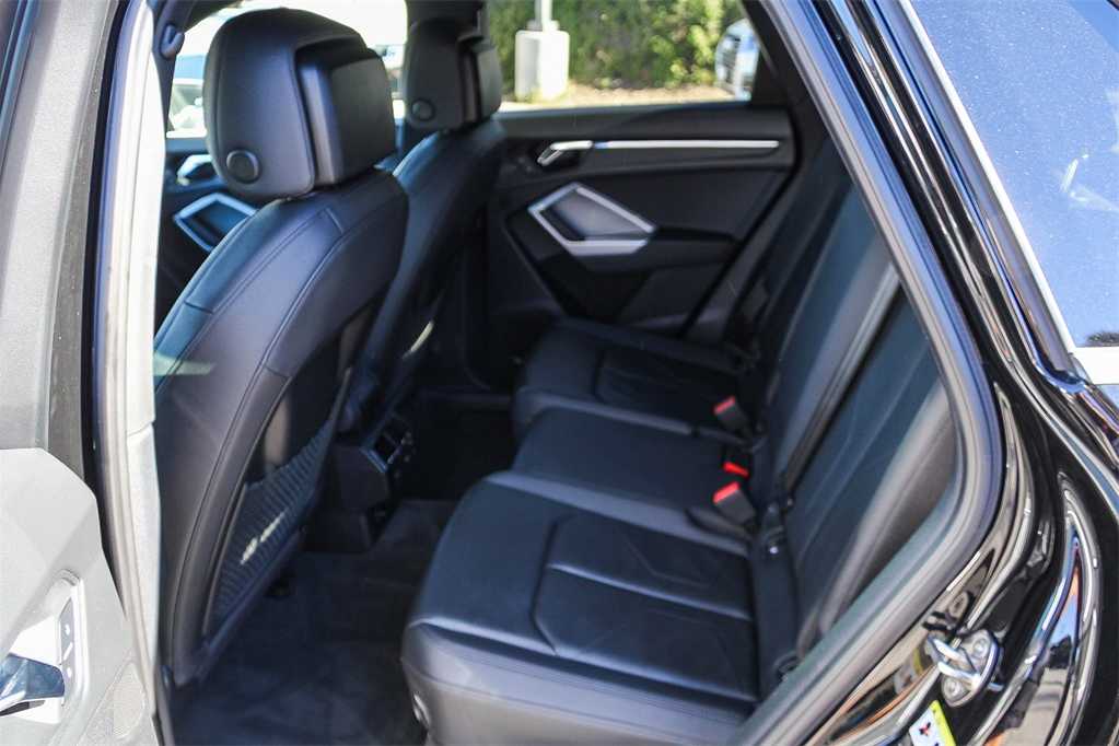 Thumbnail: 2021 Audi Q3 - 15