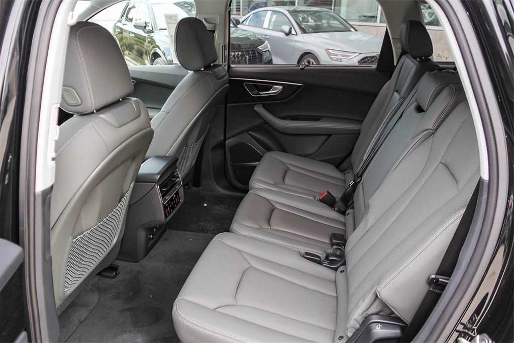 Thumbnail: 2025 Audi Q7 - 17